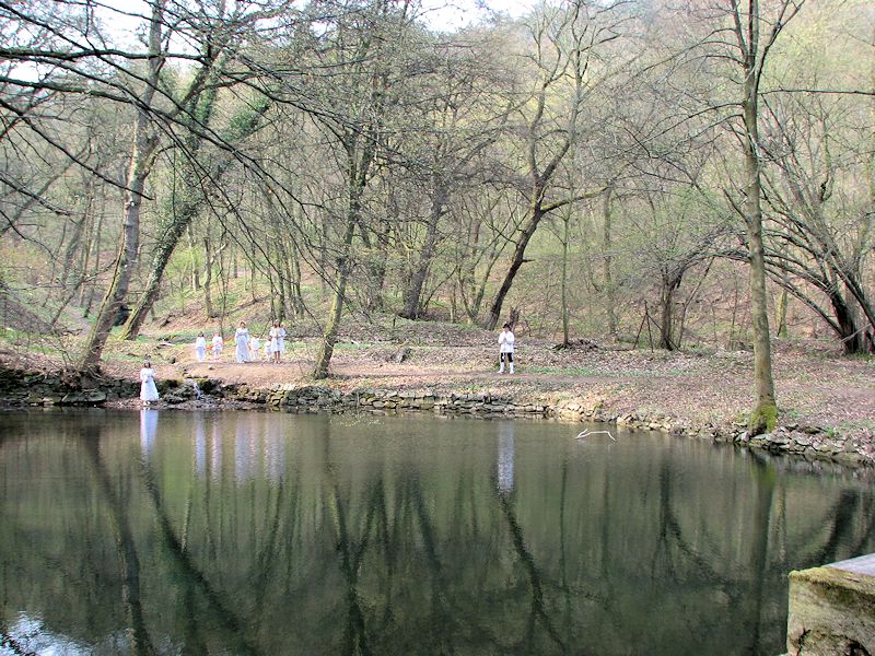 Otevírání studánek Malá Chuchle 2013