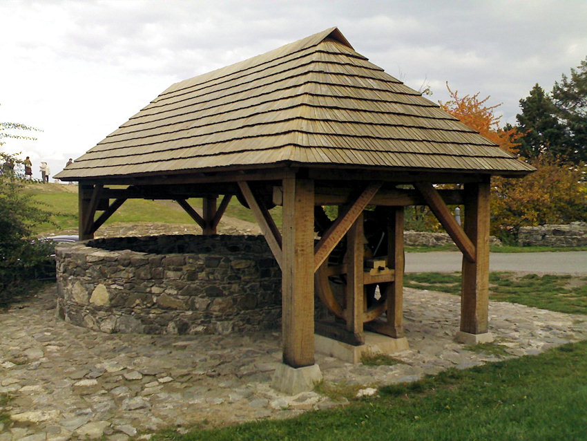 Studna na Kunětické hoře (1006)