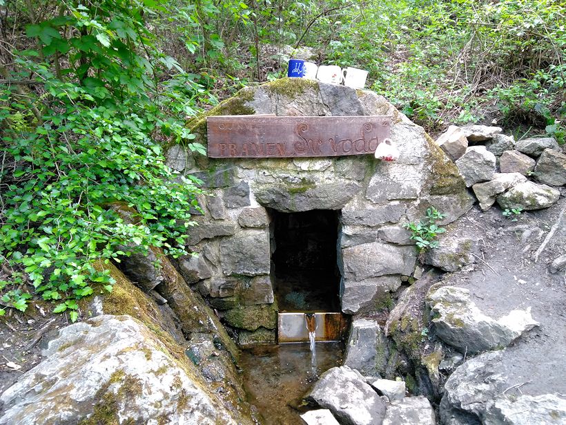 studánka Svatá voda (1330)