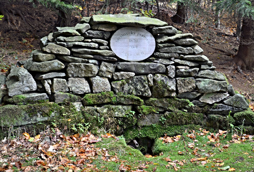 Myslivecký pramen (286)