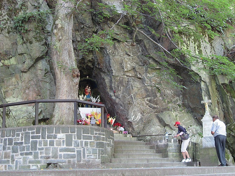 studánka Panna Maria ve skále (506)