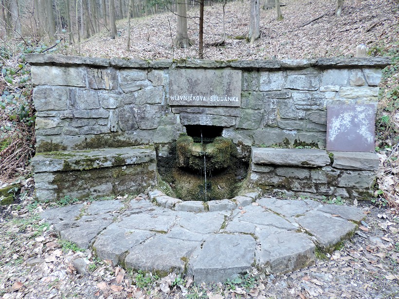 Hlavničkova studánka (531)