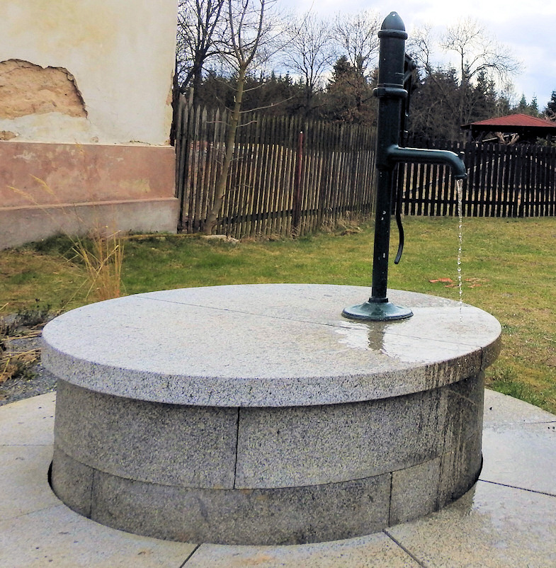 studna Žulová pumpa (14315)
