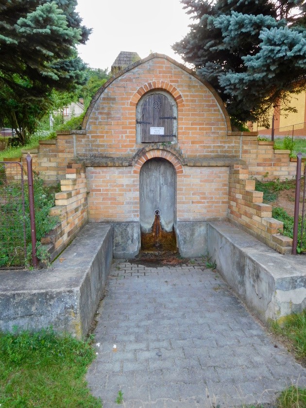 jiný vodní zdroj Jevínská kašna (14932)