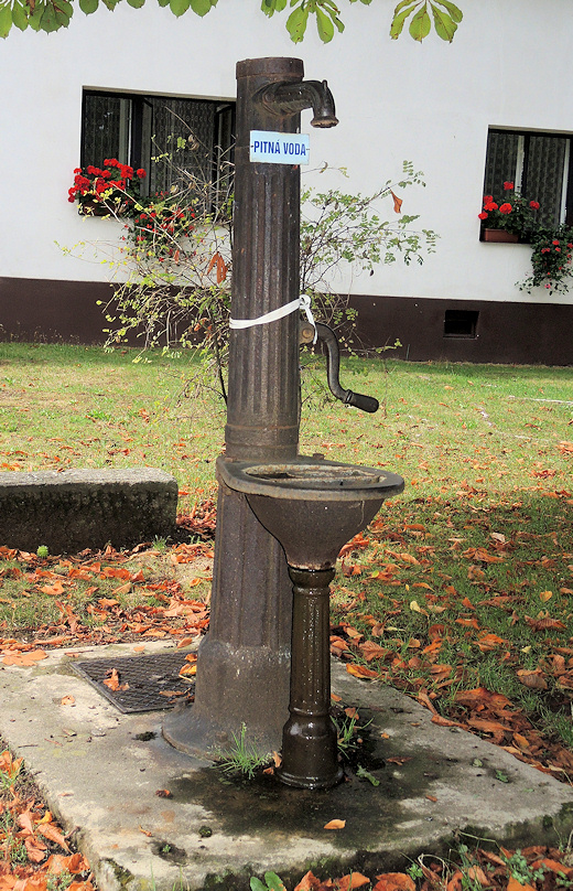 jiný vodní zdroj Obecní "pumpa" (15484)