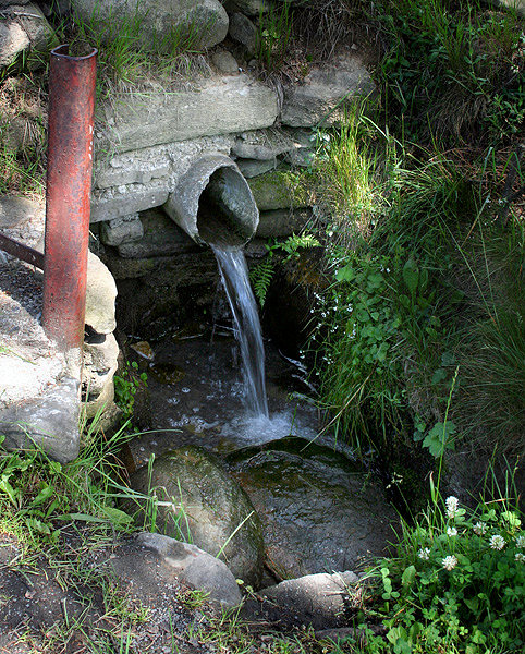studánka Na rozcestí (1562)