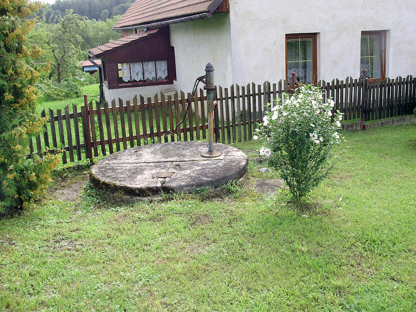 studna bez jména (3855)