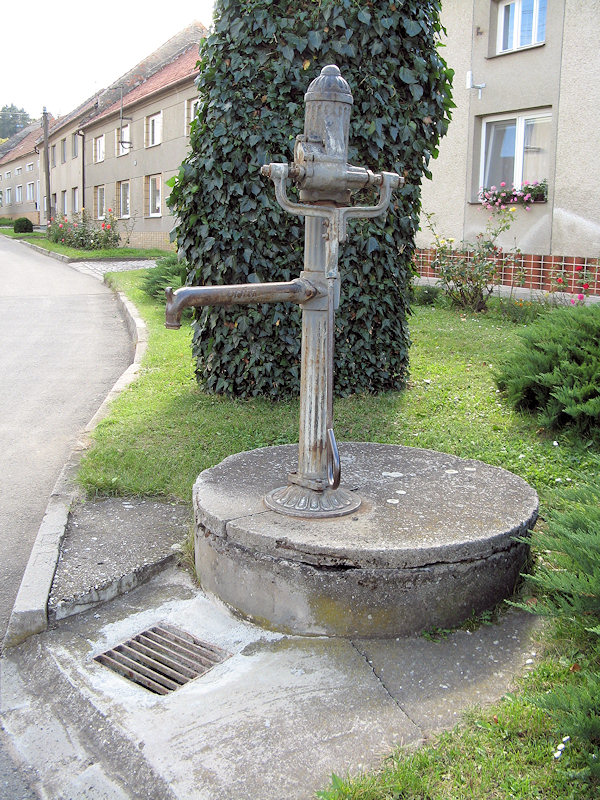 studna bez jména (3996)