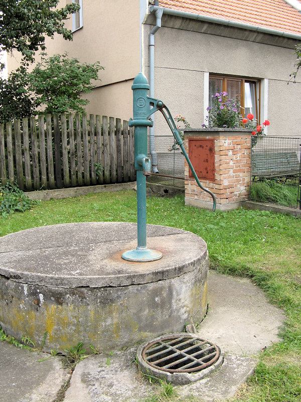 studna bez jména (4016)