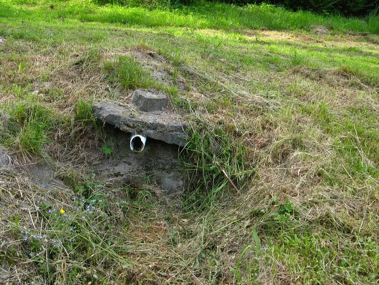 Pramen pod člověčím (7368)