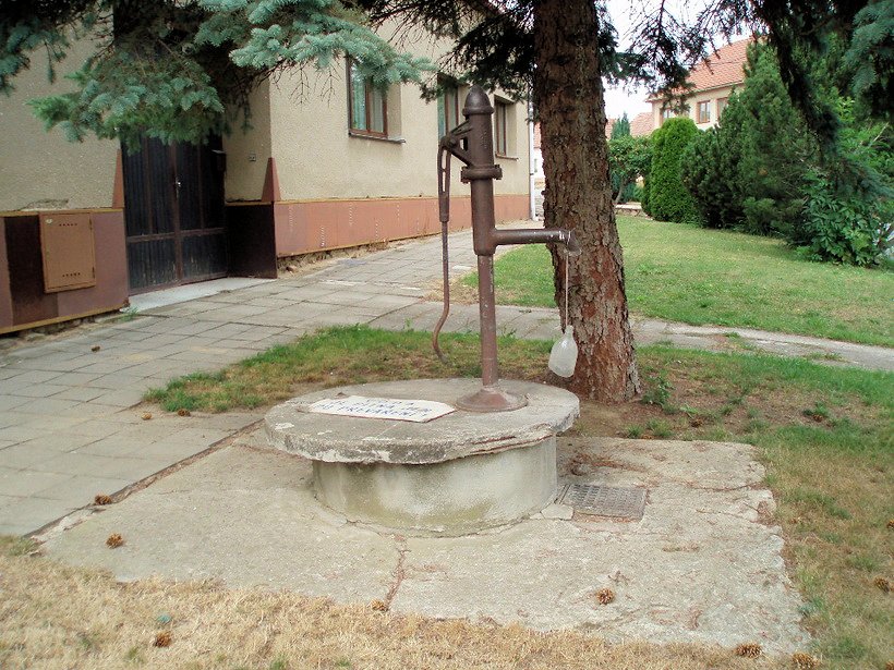 studna bez jména (7418)