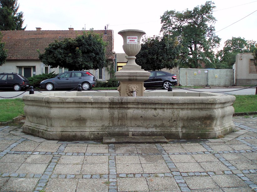 jiný vodní zdroj Kašna na Městečku (7448)