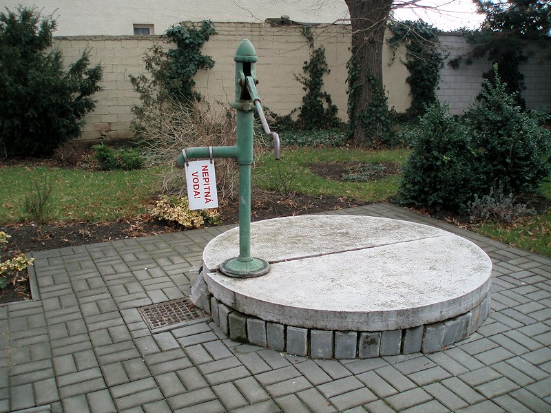 studna bez jména (7972)