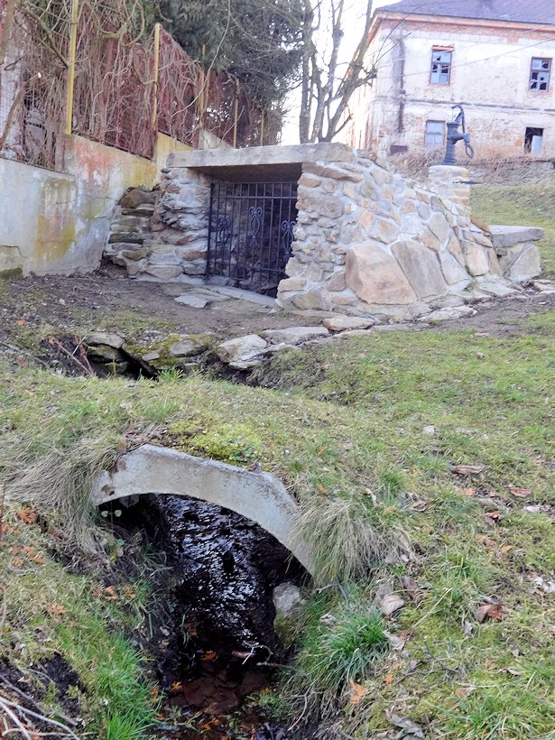 studánka bez jména (8010)