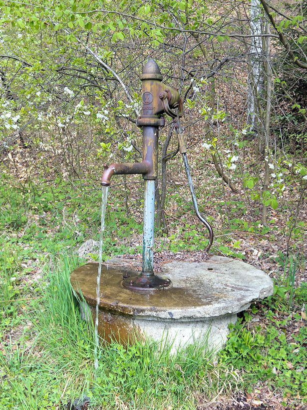 studna bez jména (8301)