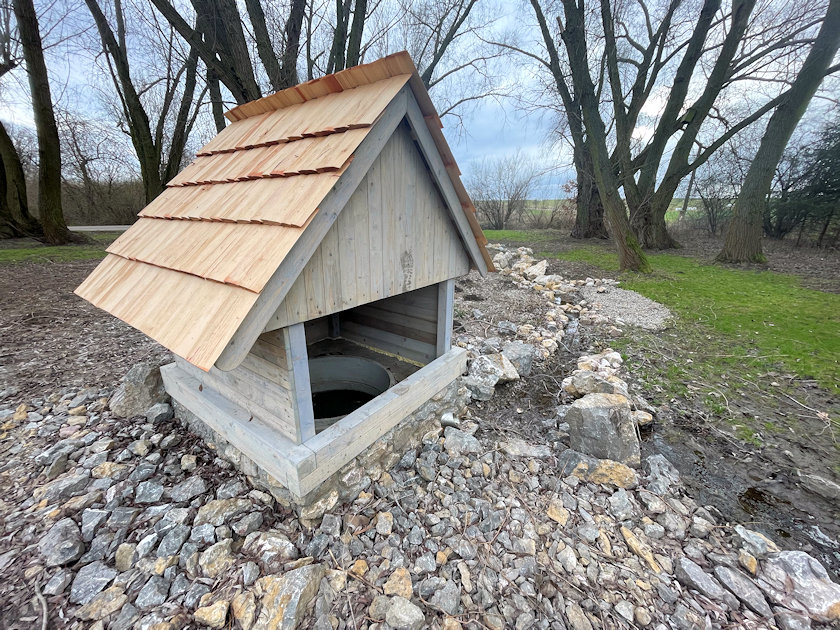 studna Krteňská zděná (8331)