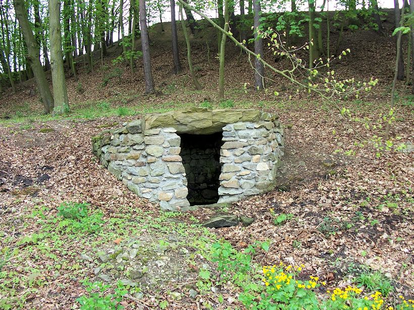 studánka Jinín (8405)