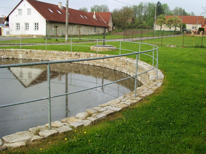 studna bez jména (8413)