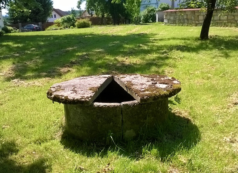 studna bez jména (8584)