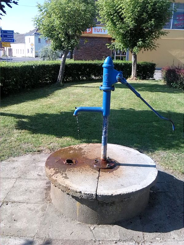 studna Na náměstí (8807)