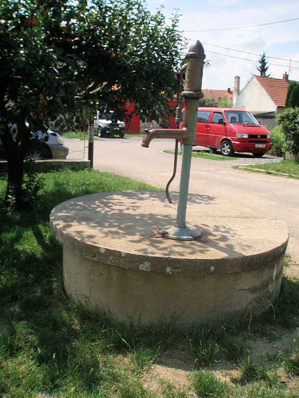 studna bez jména (8885)