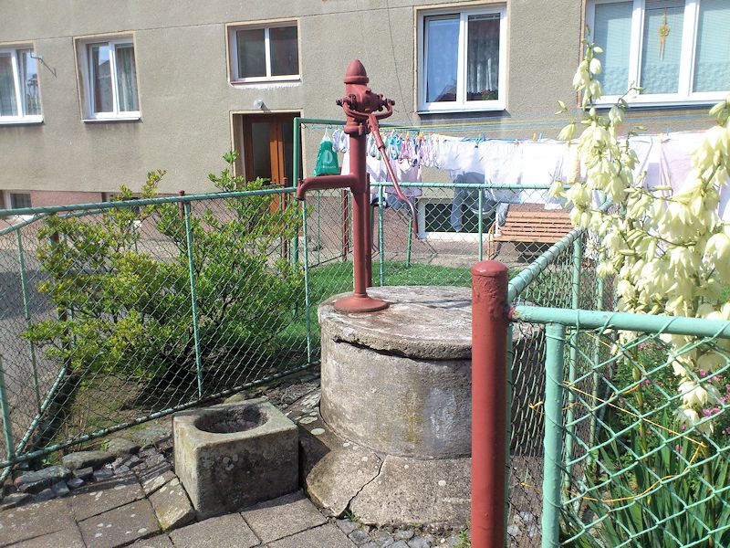 studna bez jména (8895)