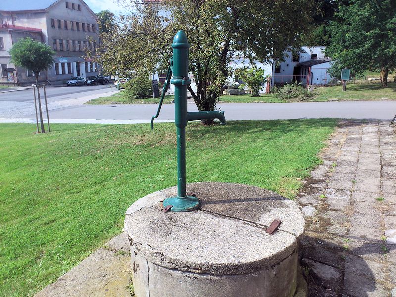 studna bez jména (8897)