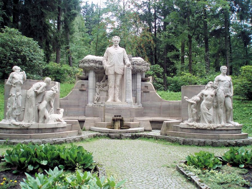 jiný vodní zdroj Priessnitzův pomník (8992)
