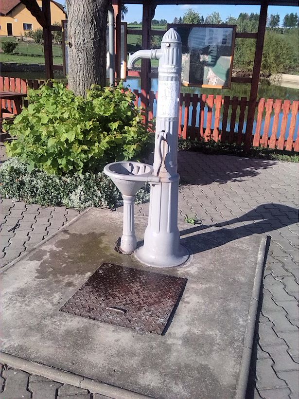 studna Na návsi (10117)