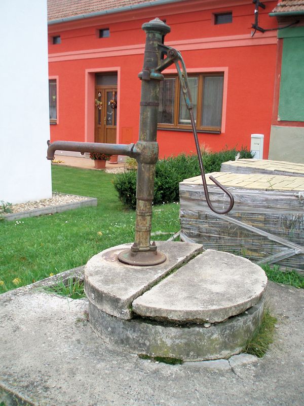 studna bez jména (9215)