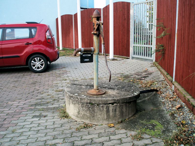 studna bez jména (9228)