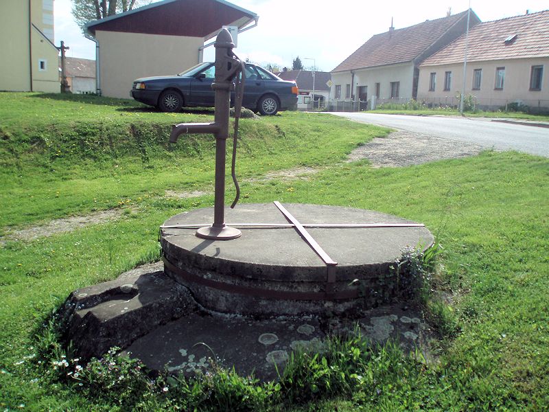 studna bez jména (9774)