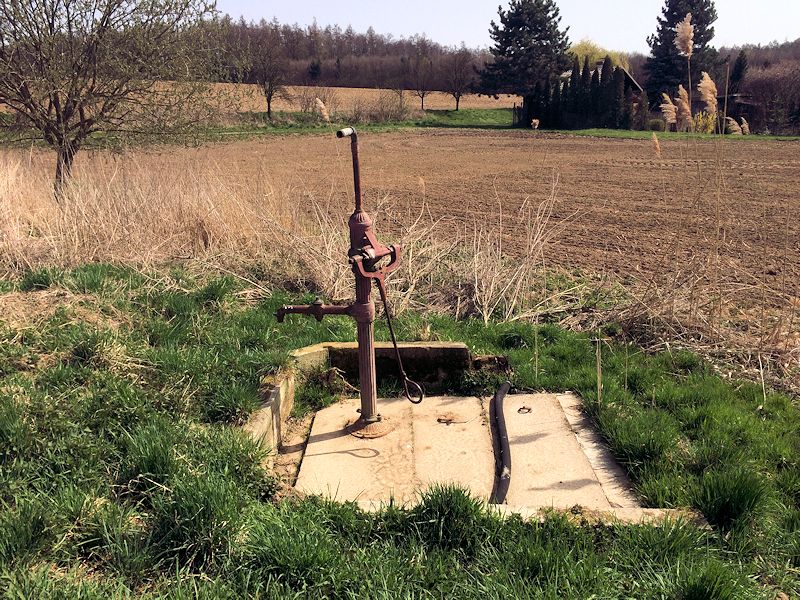 studna bez jména (10537)