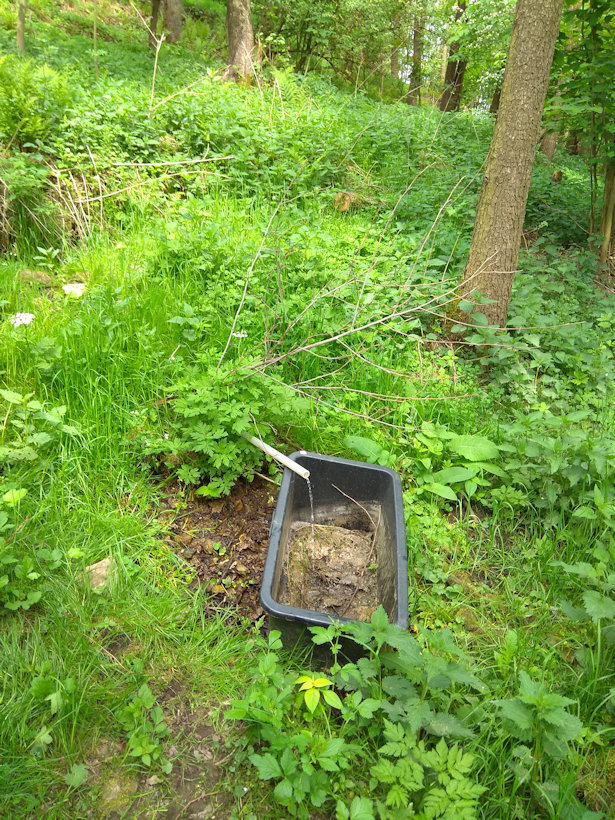 Plastová studánka (12049)
