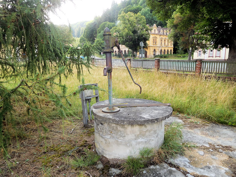 studna bez jména (12838)