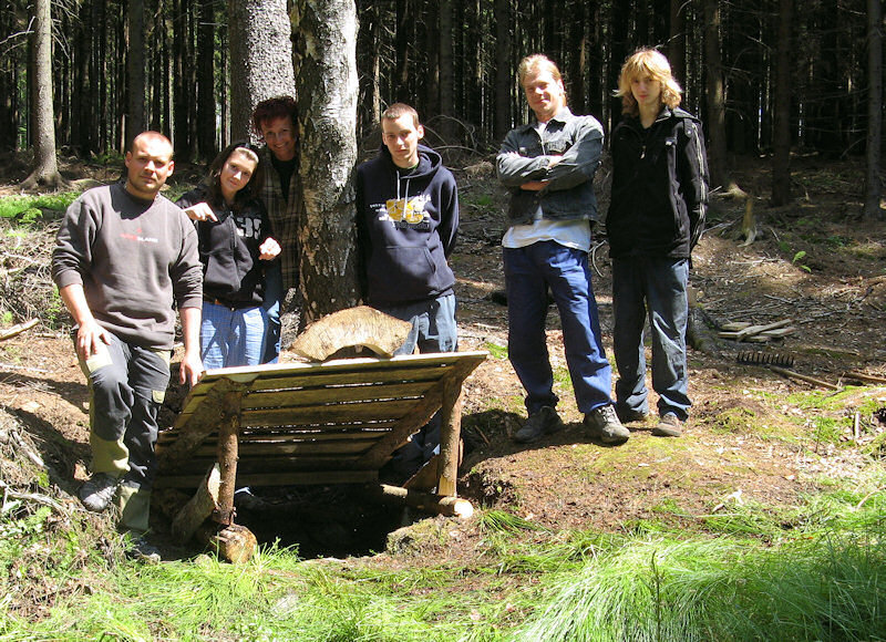 Janováci při obnově studánek