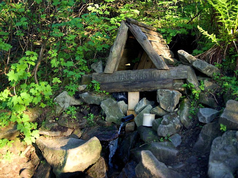 Oprava studánky Tajemná Řásnovka